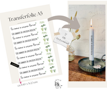 Charger l'image dans la galerie, Kerzenfolie Kerzentattoo "3003 Für immer in unseren Herzen" grün Herz Stabkerzen * Trauerkerze * - Kerzensticker DIY