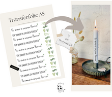 Charger l'image dans la galerie, Kerzenfolie Kerzentattoo "3003 Für immer in unseren Herzen" grün Herz Stabkerzen * Trauerkerze * - Kerzensticker DIY