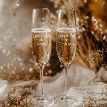 Charger l'image dans la galerie, Leonardo Sektglas mit Gravur und Holzkiste im Set - Hochzeitsgeschenke für Brautpaar