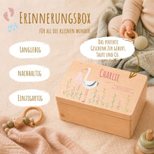 Lade das Bild in den Galerie-Viewer, Erinnerungsbox Baby mit Deckel Motiv Storch Mädchen personalisiert – Ansicht 2