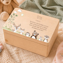 Lade das Bild in den Galerie-Viewer, Erinnerungsbox Baby mit Deckel Motiv Waldtiere personalisiert – Ansicht 1