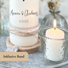 Charger l'image dans la galerie, Hochzeitskerze "Bonnie" mit Spruch "Die Liebe hört niemals auf" - personalisiert
