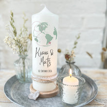 Charger l'image dans la galerie, Hochzeitskerze "Kiara" Weltkugel grün - personalisiert