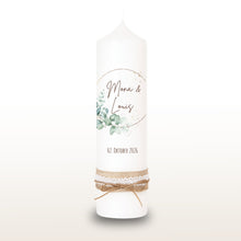 Lade das Bild in den Galerie-Viewer, Hochzeitskerze "Mona" Kranz Eukalyptus gold - personalisiert