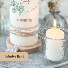 Lade das Bild in den Galerie-Viewer, Hochzeitskerze "Mona" Kranz Eukalyptus gold - personalisiert