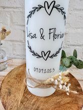Load image into Gallery viewer, Wedding candle "Zoe" tendril heart minimalist - personalised