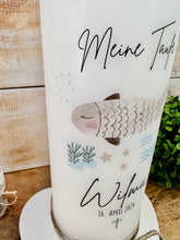 Charger l'image dans la galerie, Taufkerze " Wilma " Fisch boho - personalisiert