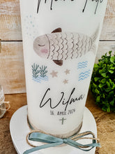 Charger l'image dans la galerie, Taufkerze " Wilma " Fisch boho - personalisiert