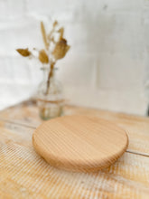 Load image into Gallery viewer, Untersetzer "Vlada“ Holz - Kerzenzubehör