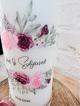 Charger l'image dans la galerie, Hochzeitskerze "Mirijam" Blumenkranz | Eukalyptus | altrosa - personalisiert
