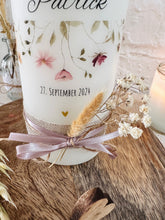 Charger l'image dans la galerie, Hochzeitskerze "Marietta" Blumenkranz | Kranz | altrosa - personalisiert