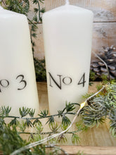 Lade das Bild in den Galerie-Viewer, Adventskranz Kerzen &quot; Coco &quot; mit Zahlen Hausnummern 1-4 - Advent
