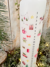 Lade das Bild in den Galerie-Viewer, Weihnachtskerze/Adventskerze "Leif Adventszeit " mit Zahlen 1-24