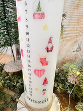 Lade das Bild in den Galerie-Viewer, Weihnachtskerze/Adventskerze "Leif Adventszeit " mit Zahlen 1-24