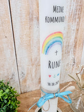 Charger l'image dans la galerie, Kommunionkerze "Rune" Regenbogen - personalisiert