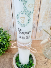 Charger l'image dans la galerie, Kommunionkerze "Rene Spitze" Eukalyptus christliche Symbole - personalisiert