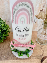 Lade das Bild in den Galerie-Viewer, Taufkerze / Konfirmationskerze "Cecilia" Regenbogen Eukalyptus rosa - personalisiert
