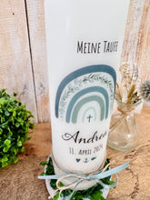 Lade das Bild in den Galerie-Viewer, Taufkerze / Konfirmationskerze "Andrea" Regenbogen Eukalyptus blau - personalisiert