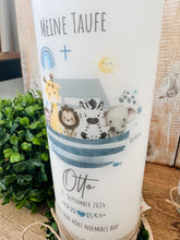 Load image into Gallery viewer, Taufkerze Arche Noah “Otto“ | Boot | Kreuz| Spruch “Die Liebe hört... “ - personalisiert