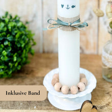 Lade das Bild in den Galerie-Viewer, Kommunionkerze "Andrea" Eukalyptus Regenbogen - personalisiert