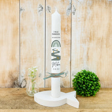 Lade das Bild in den Galerie-Viewer, Kommunionkerze - Mika " Eukalyptus Regenbogen - personalisiert