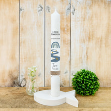 Lade das Bild in den Galerie-Viewer, Kommunionkerze "Timo " Eukalyptus Regenbogen - personalisiert