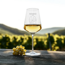 Lade das Bild in den Galerie-Viewer, Weinglas personalisiert mit Gravur Freundschaftsgeschenk