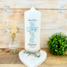 Lade das Bild in den Galerie-Viewer, Taufkerze „Gabriel" Kreuz | christliche Symbole | Rosa - personalisiert