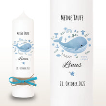 Charger l'image dans la galerie, Taufkerze "Linus" Wal hell blau mit christlichen Symbolen - personalisiert