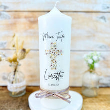 Load image into Gallery viewer, Taufkerze "Loretta" Blumen | Kreuz | Blumenkreuz - personalisiert