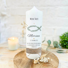 Charger l'image dans la galerie, Taufkerze "Marina" Eukalyptusfisch Spruch - personalisiert