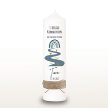 Lade das Bild in den Galerie-Viewer, Kommunionkerze "Timo " Eukalyptus Regenbogen - personalisiert