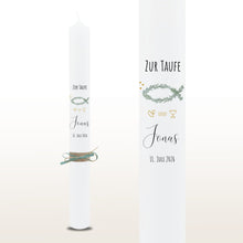 Lade das Bild in den Galerie-Viewer, Taufkerze "Jonas" Eukalyptusfisch - personalisiert