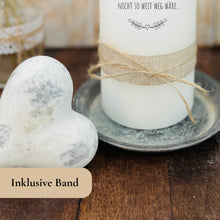 Load image into Gallery viewer, Trauerkerze "Dieses Licht leuchtet...der Himmel nicht so weit weg wäre" - *Franz* Spruch