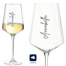 Load image into Gallery viewer, Leonardo Weinglas mit Gravur Name vertikal Geburtstagsgeschenk