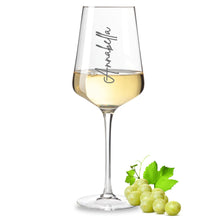 Load image into Gallery viewer, Leonardo Weinglas mit Gravur Name vertikal Geburtstagsgeschenk