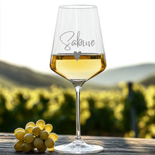Load image into Gallery viewer, Leonardo Weinglas personalisiert mit Gravur "Sabine"