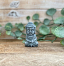Lade das Bild in den Galerie-Viewer, Buddha Figur Statue "MINI BUDDHA LOVE" vers. Farben 6cm Handmade