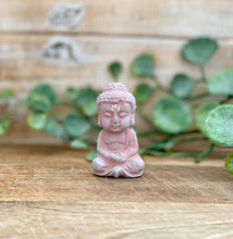 Lade das Bild in den Galerie-Viewer, Buddha Figur Statue "MINI BUDDHA LOVE" vers. Farben 6cm Handmade
