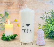 Lade das Bild in den Galerie-Viewer, Geschenk Kerze "I love yoga" Yogakerze schwarz