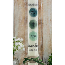 Charger l'image dans la galerie, Kommunionkerze “Leander” christliche Symbole - personalisiert