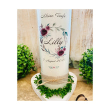 Lade das Bild in den Galerie-Viewer, Taufkerze / Konfirmationskerze "Lilly" Blätterkranz - personalisiert