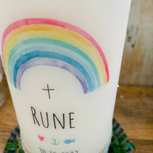 Lade das Bild in den Galerie-Viewer, Taufkerze / Konfirmationskerze &quot;Rune&quot; Regenbogen bunt pastell - personalisiert
