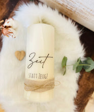 Charger l'image dans la galerie, Weihnachtskerze/Adventskerze Geschenk Mitbringsel Geschenkkerze * Ziggy Zeit statt Zeug * Kerze mit Spruch