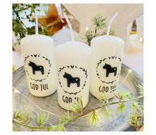 Charger l'image dans la galerie, Weihnachtskerze/Adventskerze * Horst 1 Dala Pferde schwarz God Jul *Dekokerze + Kerze skandinavisch Blätterkranz