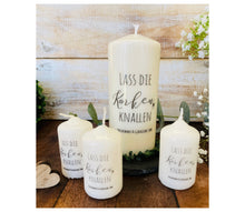 Charger l'image dans la galerie, Weihnachtskerze/Adventskerze * Kerze Aris Lass die Korken knallen Silvester - Neues Jahr ⋆ Ein gesundes & glückliches Jahr Sektgläser
