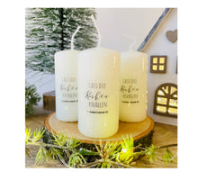 Charger l'image dans la galerie, Weihnachtskerze/Adventskerze * Kerze Kurti Lass die Korken knallen Punkte Silvester - Neues Jahr ⋆ Ein gesundes & glückliches 2022