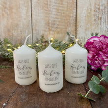 Charger l'image dans la galerie, Weihnachtskerze/Adventskerze * Kerze Aris Lass die Korken knallen Silvester - Neues Jahr ⋆ Ein gesundes & glückliches Jahr Sektgläser
