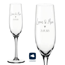 Lade das Bild in den Galerie-Viewer, 2er Set Sektglas personalisiert mit Gravur - Hochzeitsgeschenke mit Name &amp; Datum &quot;Sarina&quot;  Leonardo
