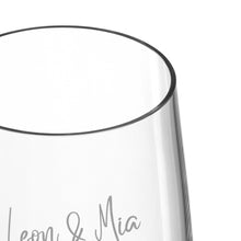 Lade das Bild in den Galerie-Viewer, 2er Set Sektglas personalisiert mit Gravur - Hochzeitsgeschenke mit Name &amp; Datum &quot;Sarina&quot;  Leonardo
